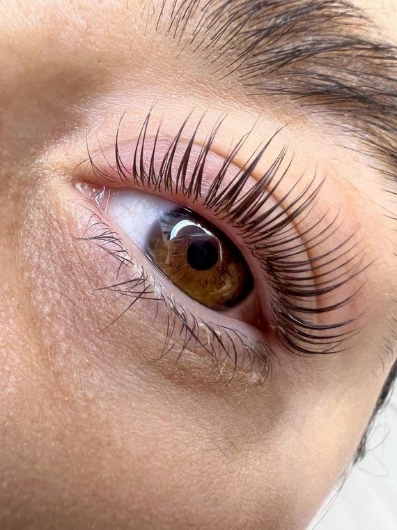 Lash lifting