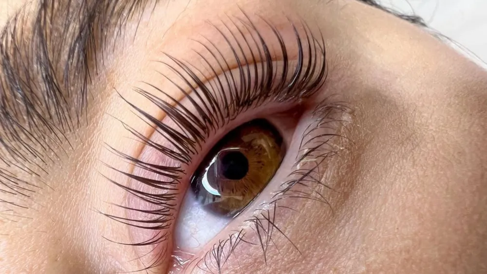 Lash lifting